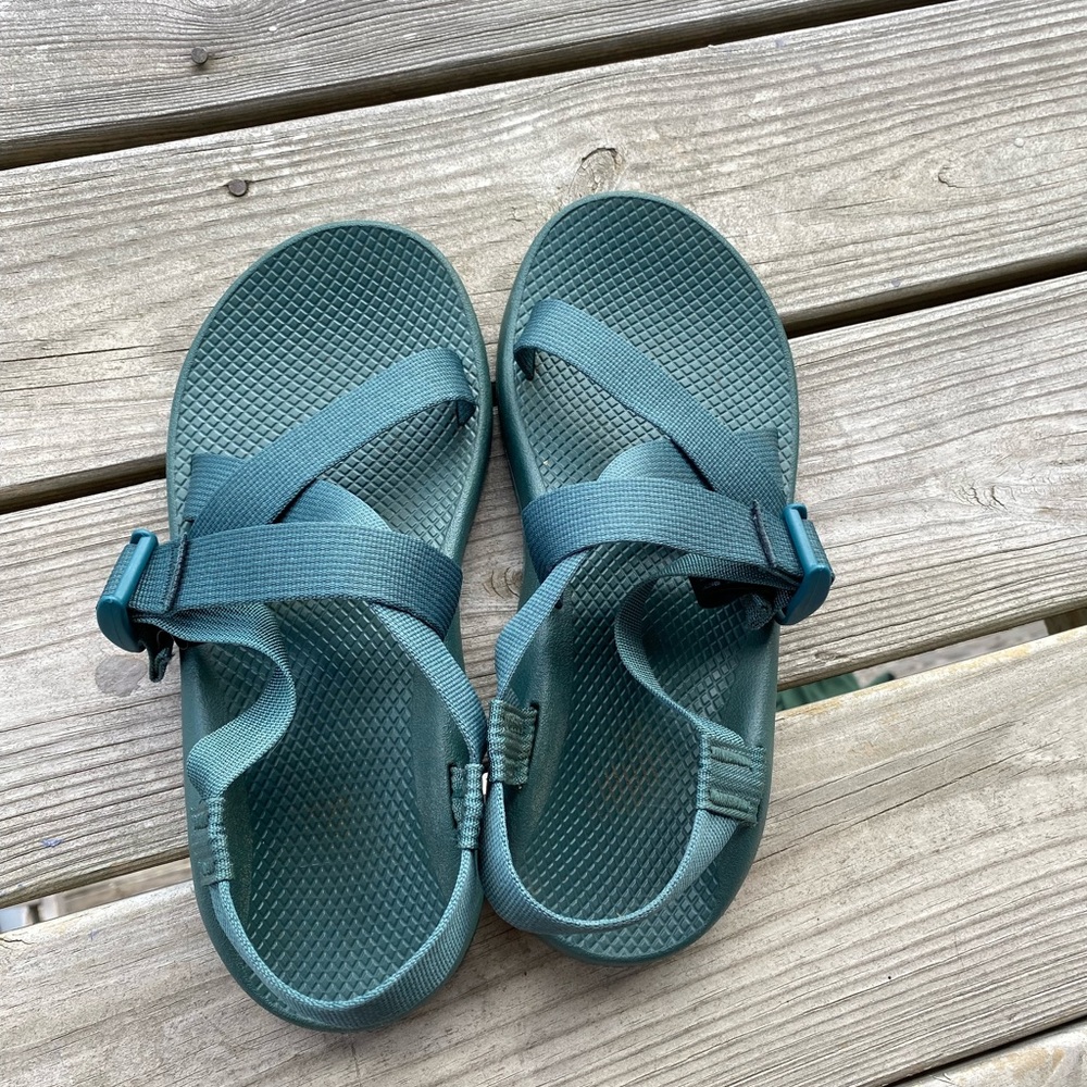 Monochrome forest green men’s chacos